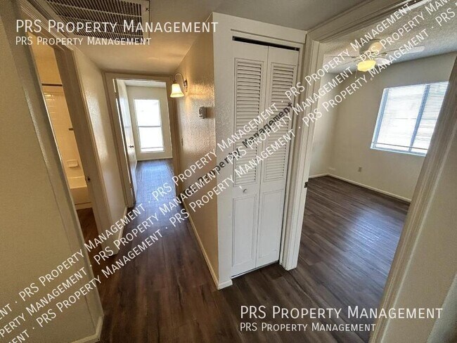 Building Photo - 3226 N Sycamore Pl
