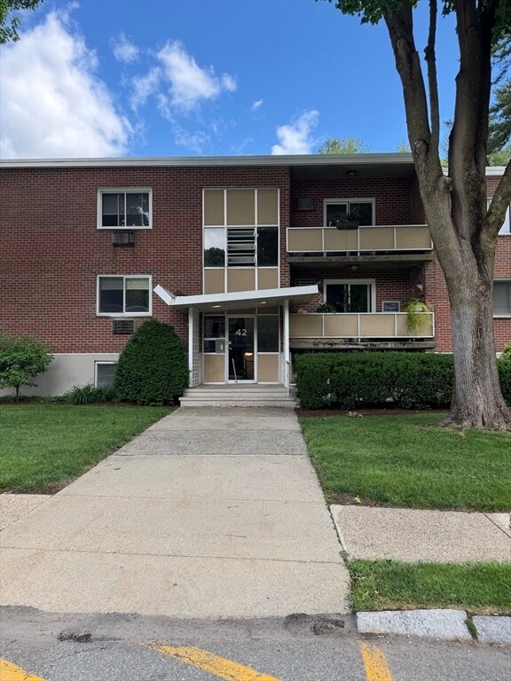 Building Photo - 42 Lionel Ave