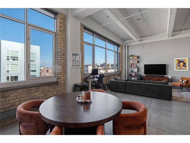 Building Photo - 700 N Washington Ave