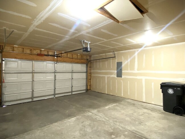 Building Photo - 3906 Charles St