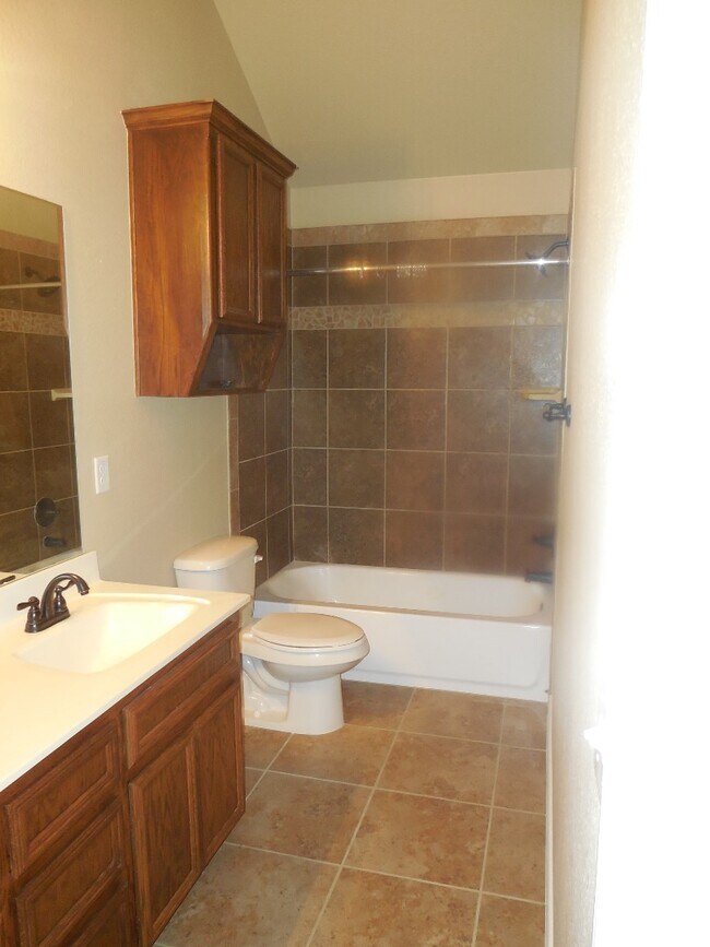 Building Photo - 613 Paseo del Plata Dr