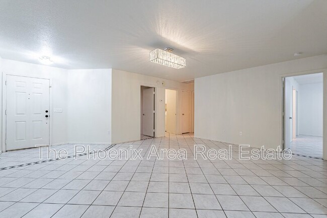 Building Photo - 663 S Colonial Ct