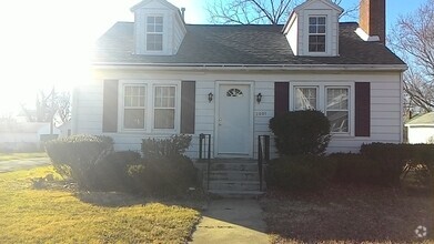 Building Photo - DAYTON, OH - SINGLE HOME - 2 BED, 1 BATH -...