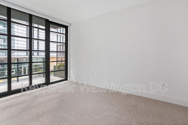 Building Photo - 45 Sutton Square SW