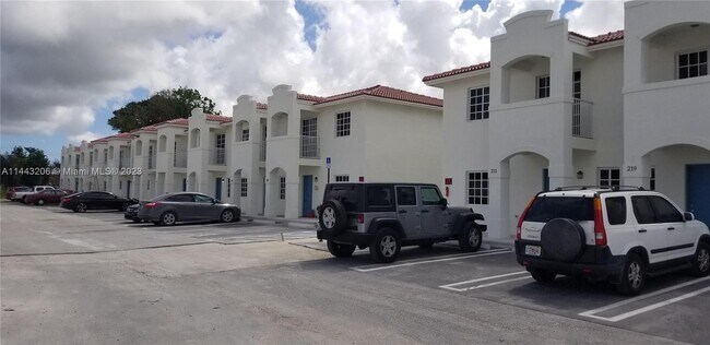 Building Photo - 226 SW 3rd Ct