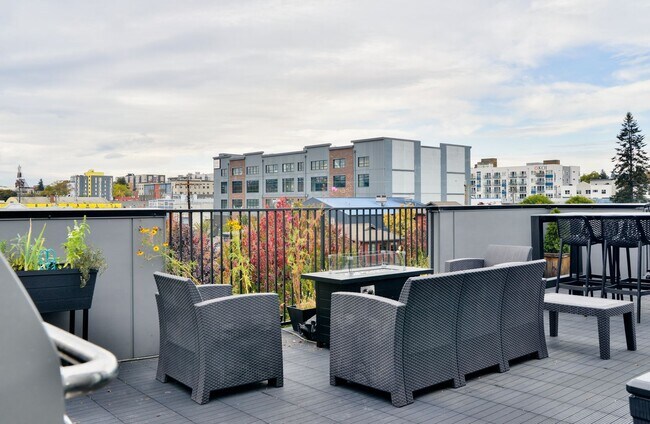 Building Photo - Modern 3 bed/ 2.5 bath townhome in Ballard!