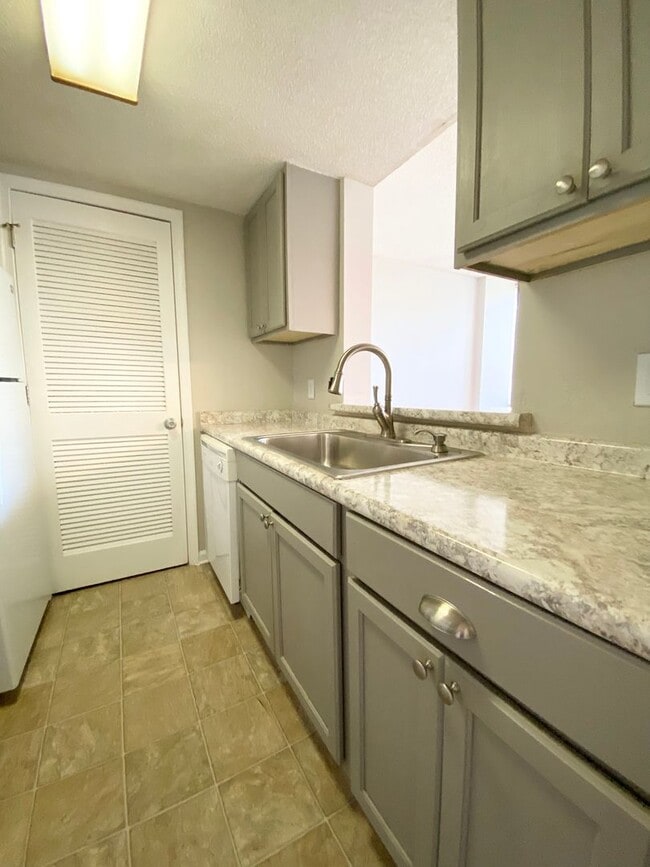 Building Photo - wh411