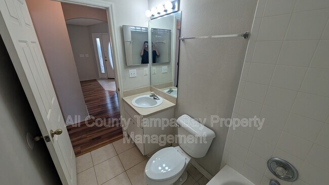 Building Photo - 6047 White Sails Dr