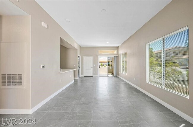 Building Photo - 2305 W Horizon Ridge Pkwy