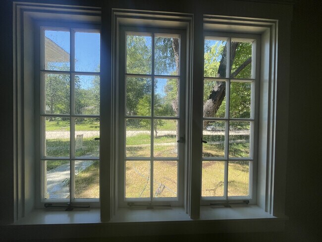 Building Photo - 616 Illinois St