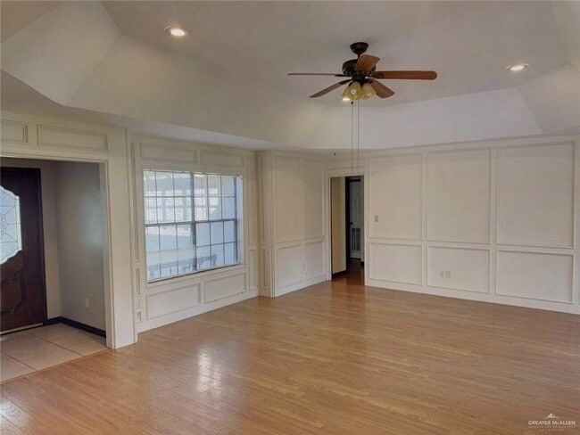 Building Photo - 120 E Gardenia Ave