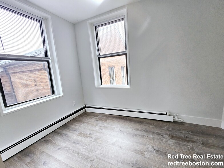 Apt 4 - 40 Joy St