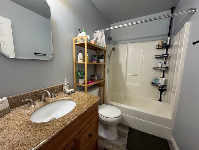 Building Photo - Well Maintained Single-Family Home in FC School District
