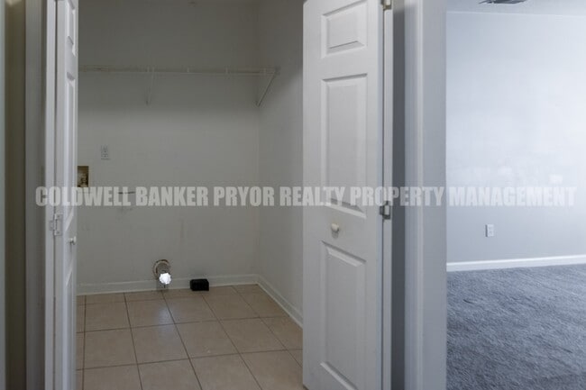 Building Photo - 505 Bruning Ln