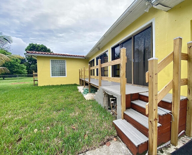 Building Photo - 14131 NW 3rd Ave