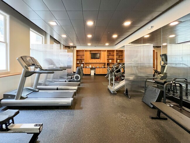 Building Photo - 690 Market St