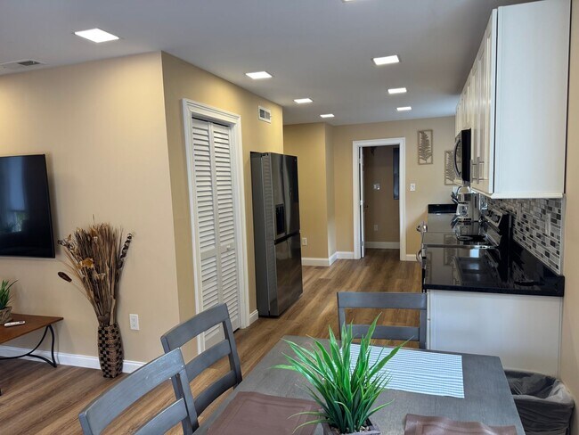 Building Photo - LUXURY!!!!!!