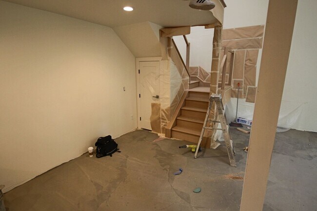 Building Photo - Completely Remodeled 3br Townhome in UTC