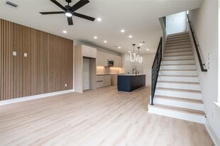 Building Photo - 8132 Brandon St