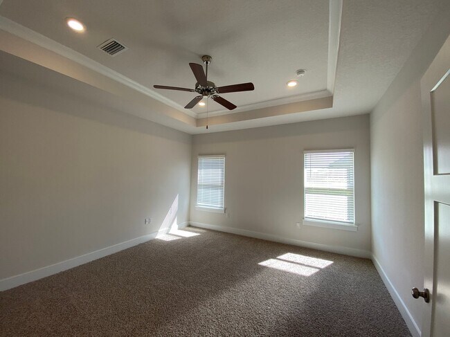 Building Photo - 3398 Southwind Dr