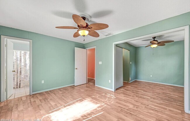 Building Photo - 4189 Hammock Dr