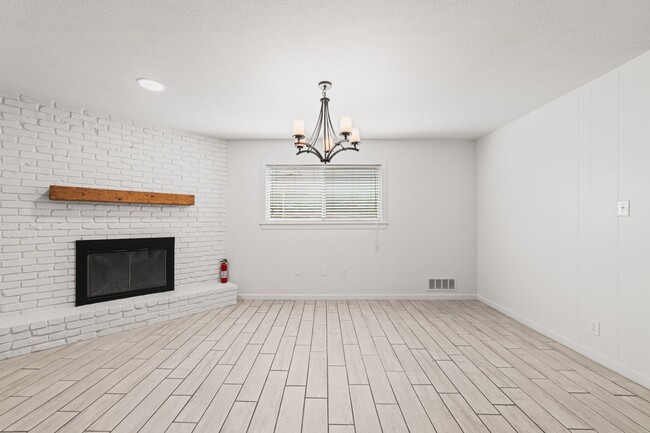 Building Photo - 1240 W Copper Ave