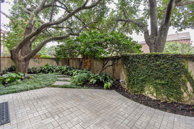 Building Photo - 1601 Nantucket Dr