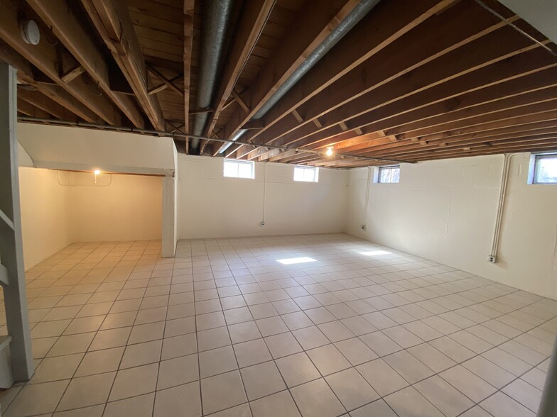 Building Photo - 716 N La Grange Rd
