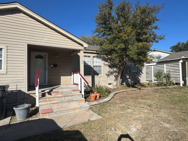 Primary Photo - 3109 NW Liberty- AVAILABLE NOW!