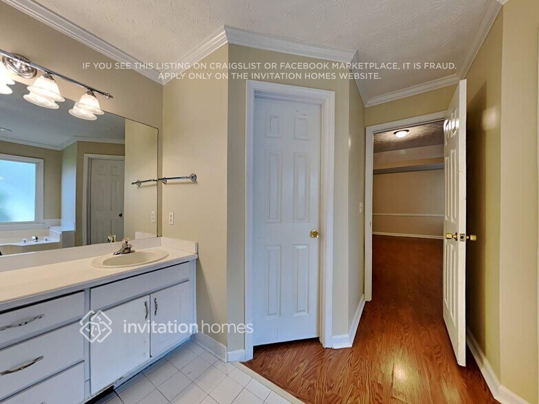 Building Photo - 1700 Little Brook Dr SW