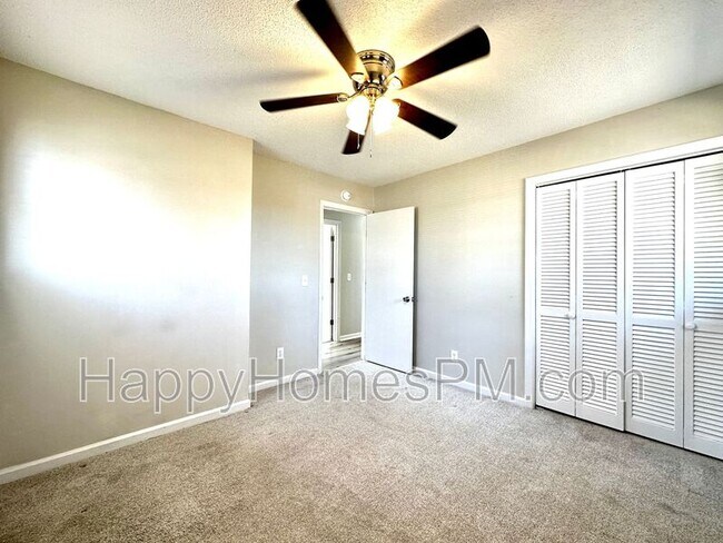 Building Photo - 6 Duck Pond Ct