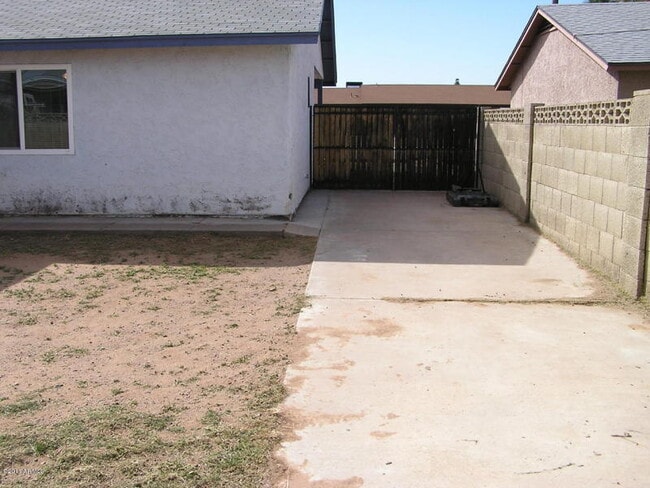 Building Photo - 2146 W Utopia Rd