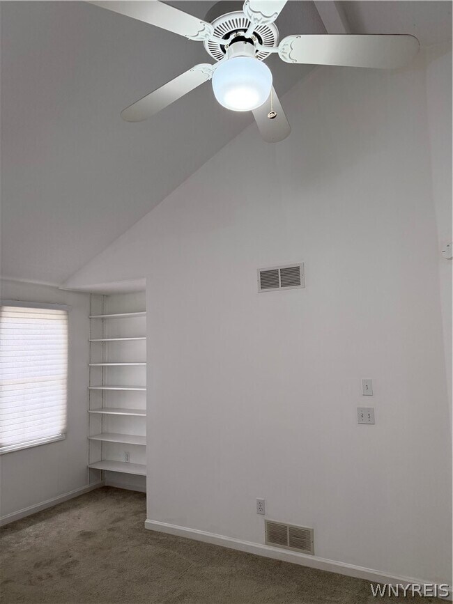 Building Photo - 304 Forest Edge Dr