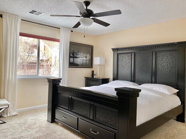 Building Photo - 1825 Sierra Highlands Dr