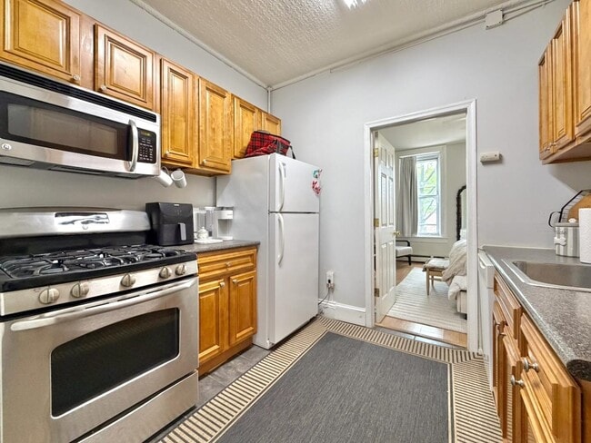 Building Photo - 592 Palisade Ave
