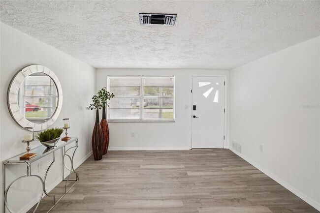 Building Photo - 3524 Cincinnati Dr