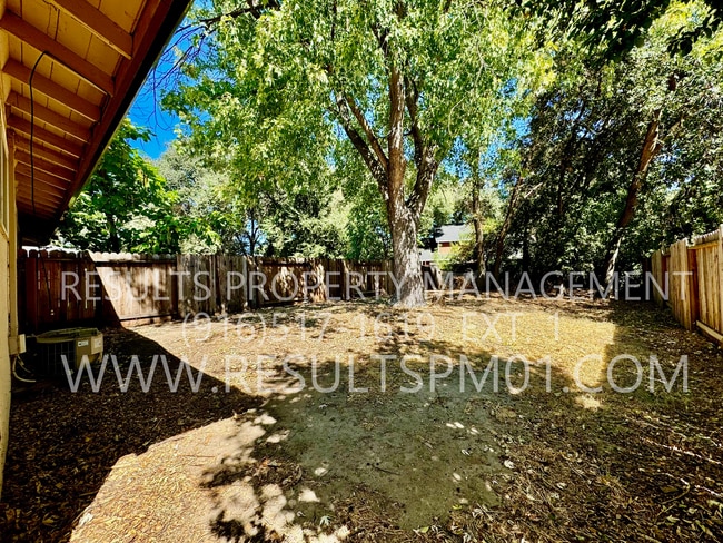 Building Photo - Spacious and Updated 3-Bedroom Duplex in F...