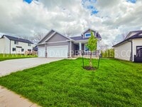 Building Photo - Enjoy new construction living in a prime Norwalk location!
