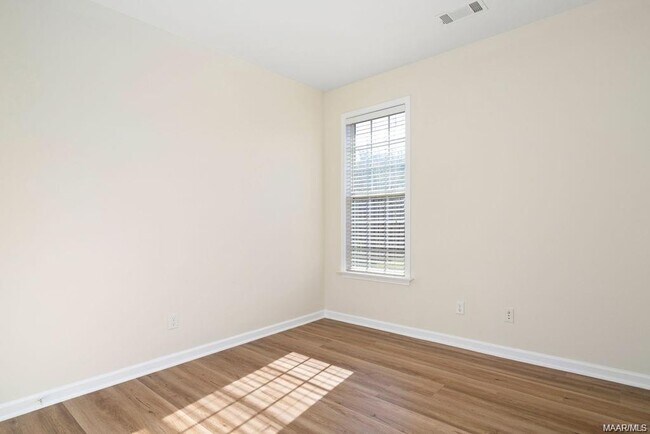 Building Photo - 3412 Crestwood Ln