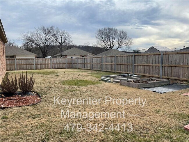 Building Photo - Spacious 3-Bedroom Springdale Home with Fenced Yard