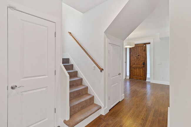 Building Photo - 3739 Hyde Park Ave