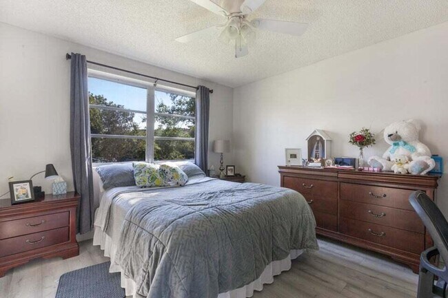 Building Photo - 2230 N Cypress Bend Dr