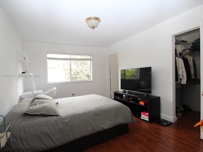 Building Photo - 5755 NW 115th Ct