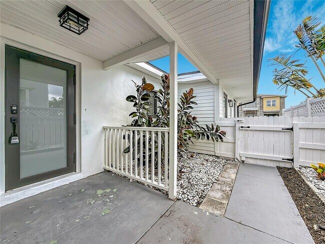 Building Photo - 2472 Tradewinds Dr
