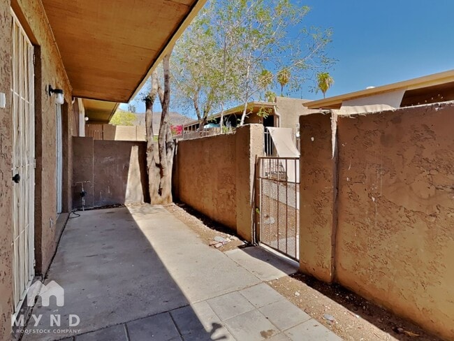 Building Photo - 925 W Peoria Ave