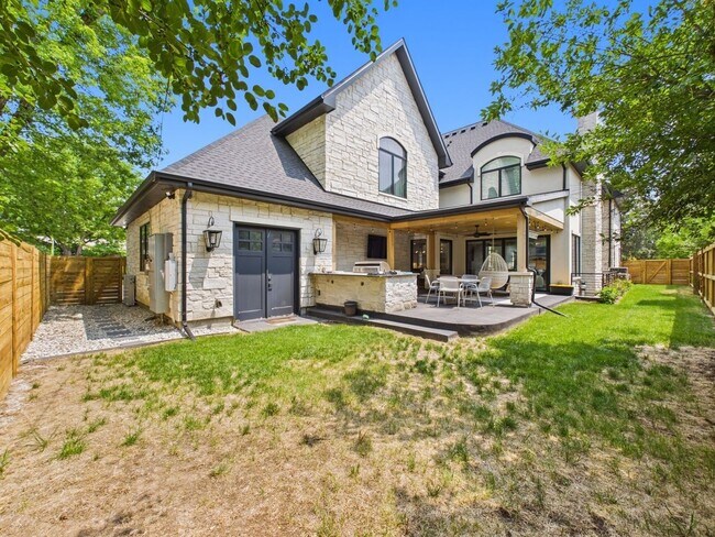 Building Photo - 155 Southmoor Dr