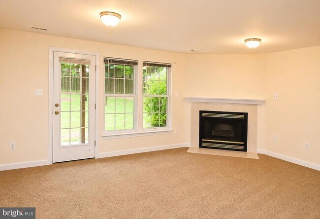 Building Photo - 2218 Mears Ln