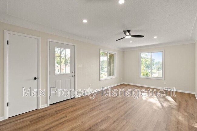 Building Photo - 121 Thornton Ave