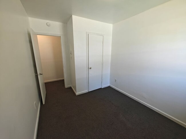Building Photo - 2 bedroom home