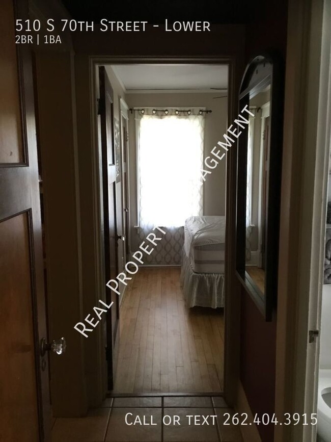 Building Photo - 510 S 70th St